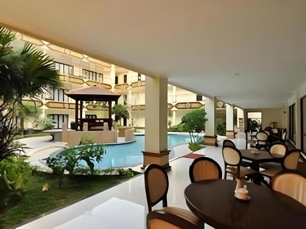 Yusro Hotel Restaurant & Convention Jombang Exterior photo