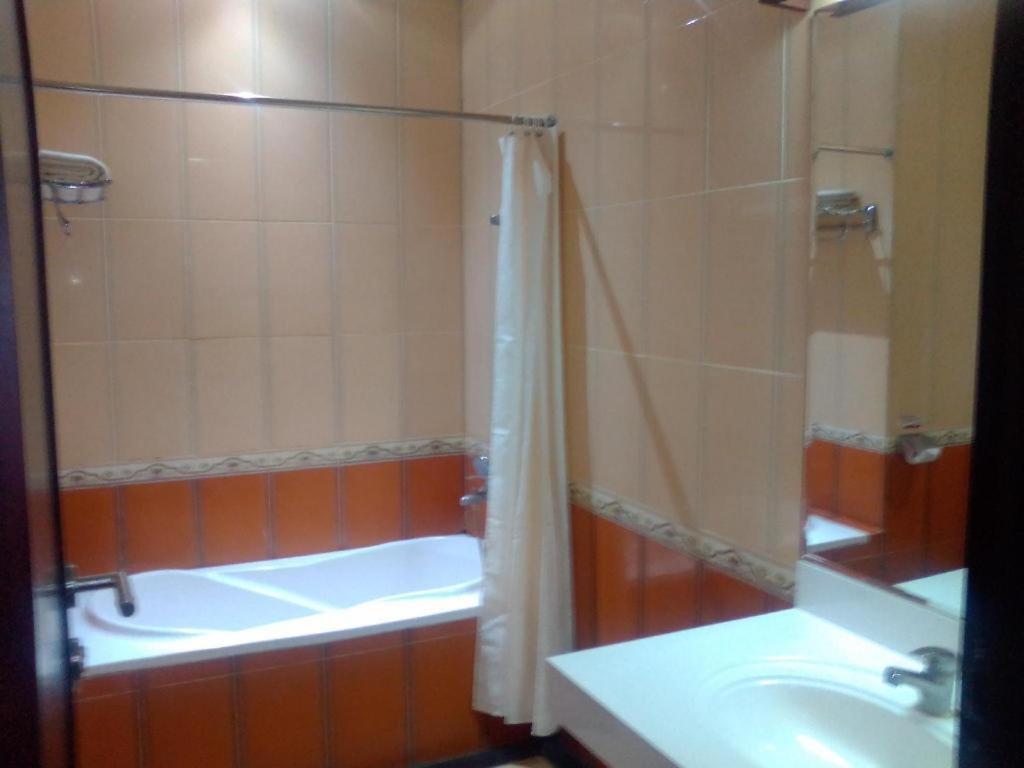Yusro Hotel Restaurant & Convention Jombang Exterior photo