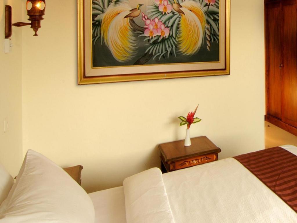 Yusro Hotel Restaurant & Convention Jombang Exterior photo