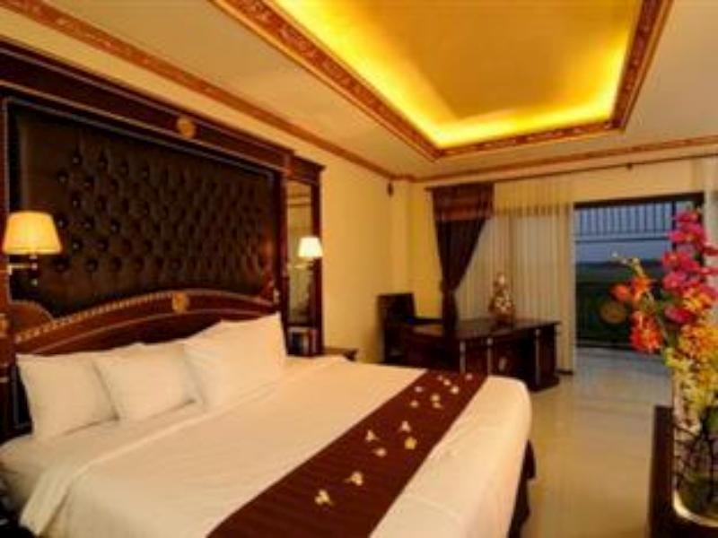Yusro Hotel Restaurant & Convention Jombang Exterior photo